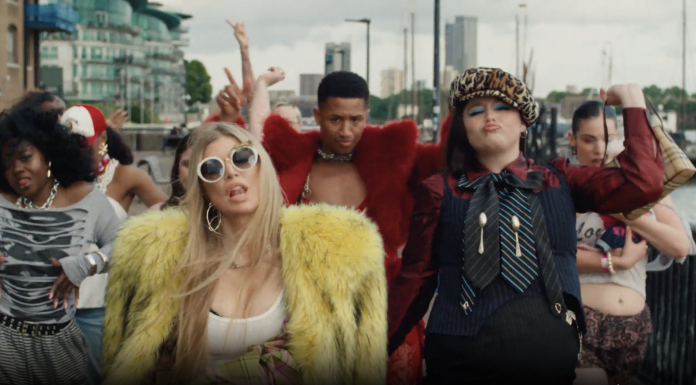 Fergie and Megan Stalter reboot ‘London Bridge’ for Lena Dunham’s Netflix rom-com ‘Too Much.’ This time on the real London Bridge.